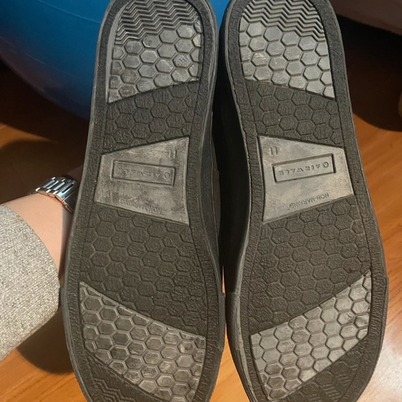 Brand new airwalk nonslip shoes - Picture 2 of 2